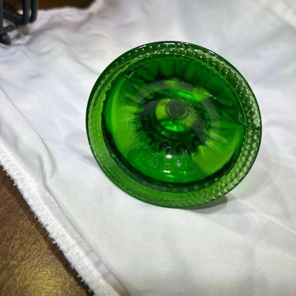 VINTAGE 1978 AVON "ROSES ROSES COLOGNE" COLLECTIBLE GREEN GLASS "BELL" DECANTER - Picture 6 of 7